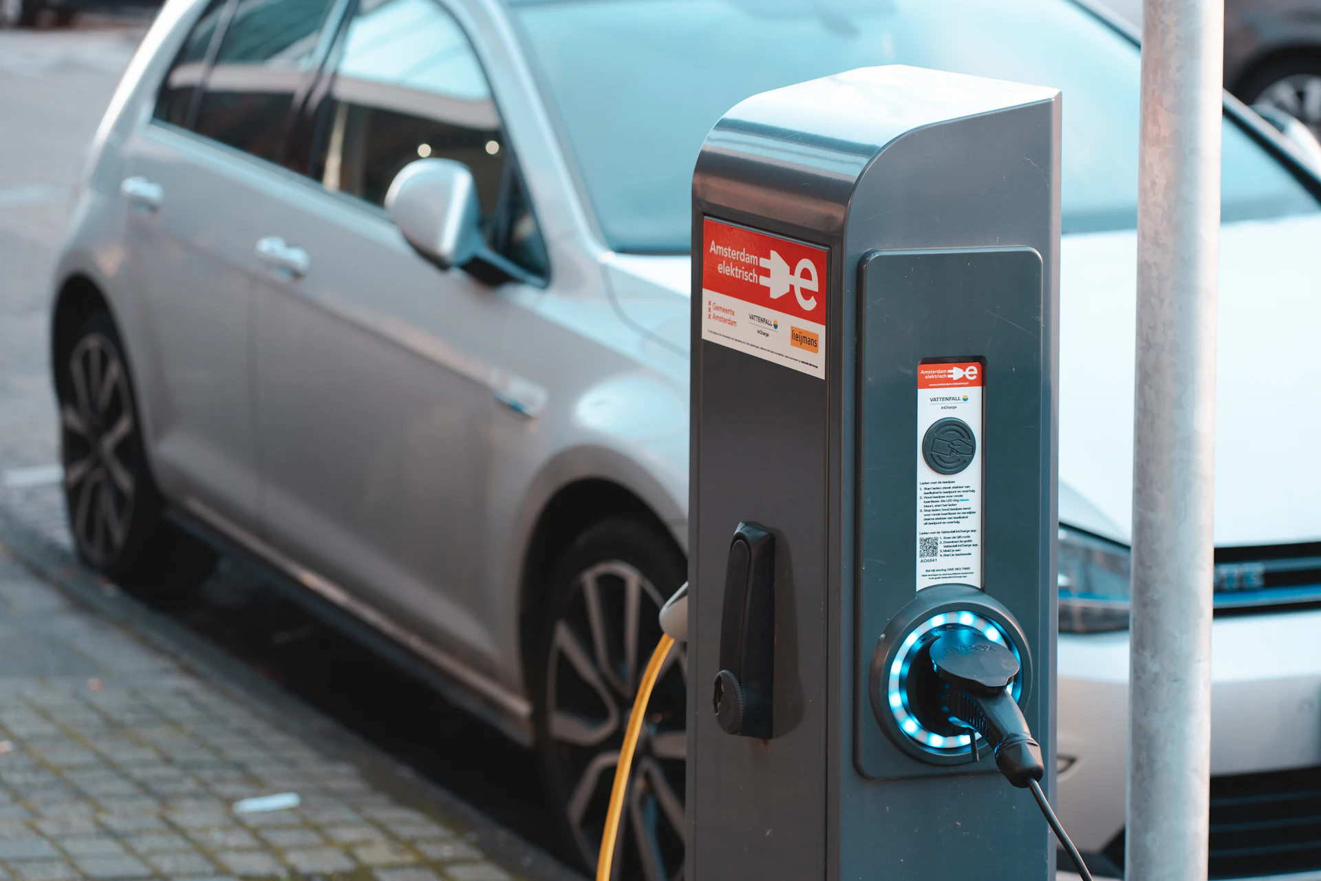Kurumsal otoparkta çoklu elektrikli araç şarj alanı